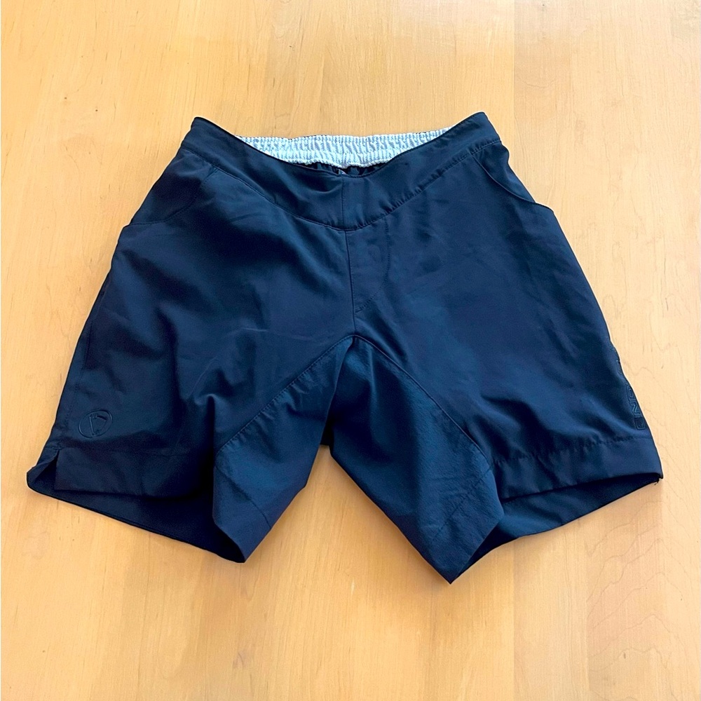 NWOT - ENDURA PADDED BIKE SHORTS
